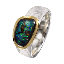 Magischer Ring mit geheimnisvoll glitzerndem Boulder Opal, 925er Silber, teilvergoldet, Ringgröße 57