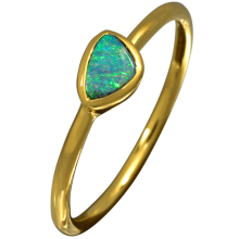 Zierlicher Ring mit leuchtendem Boulder Opal, 750er Gold (1,8g), Ring Größe 56