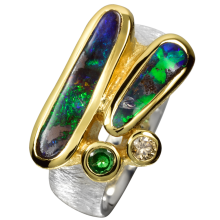 Spektakulärer Ring mit begehrenswerten Opalen, Tsavorit und Diamant, 925er Silber, teilvergoldet, Ringgröße 56
