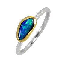 Zierlicher Ring mit Langunenblauem Edelopal, 925er Silber, teilvergoldet, Ringgröße 56