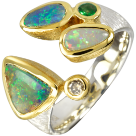 Traumhafter Ring mit begehrenswerten Opalen, Tsavorit und Diamant, 925er Silber, teilvergoldet, Ringgröße 55