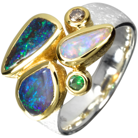 Traumhafter Ring mit begehrenswerten Opalen, Tsavorit und Diamant, 925er Silber, teilvergoldet, Ringgröße 56