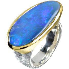 Meisterhafter Ring mit himmelblau schimmerndem Edelopal, 925er Silber, teilvergoldet, Ringgröße 58