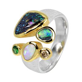 Eindrucksvoller Ring mit zwei türkis-grün-blauen Boulderopalen, einem weiß-gelb-rosa-feuernden Edelopal, Tsavorit und Diamant, 925er Silber, teilvergoldet, Ringgröße 56