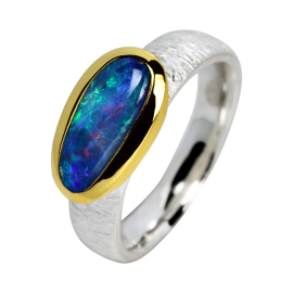 Begehrenswerter Ring mit magisch schimmerndem Edelopal, 925er Silber, teilvergoldet, Ringgröße 56